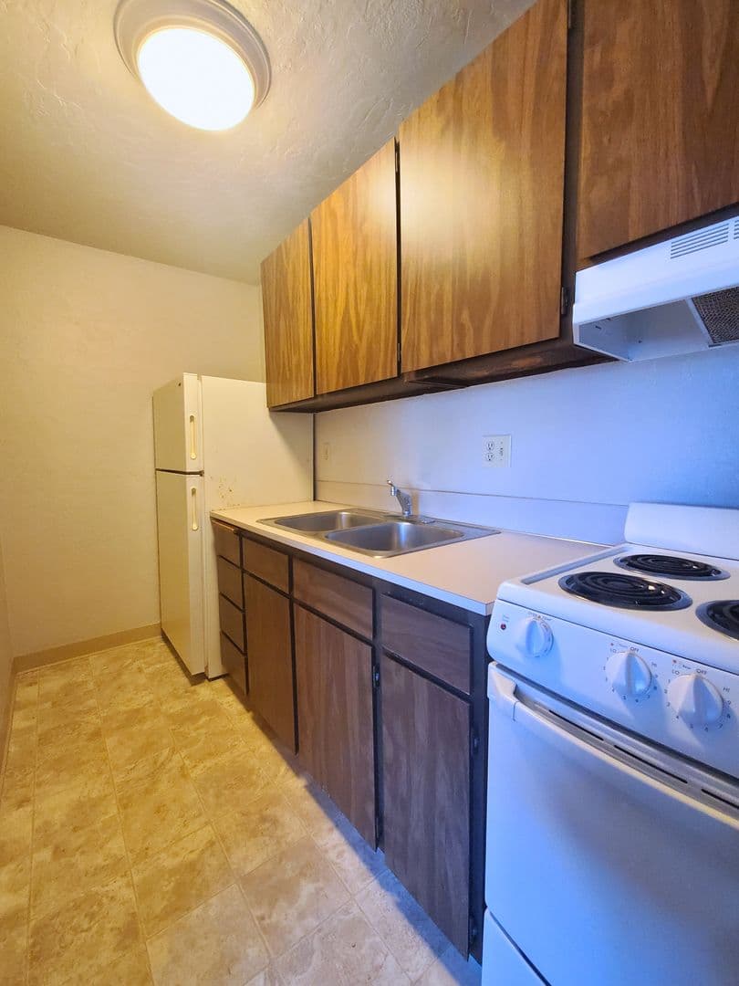 Eugene Apartment: 95 W 15th  # 35