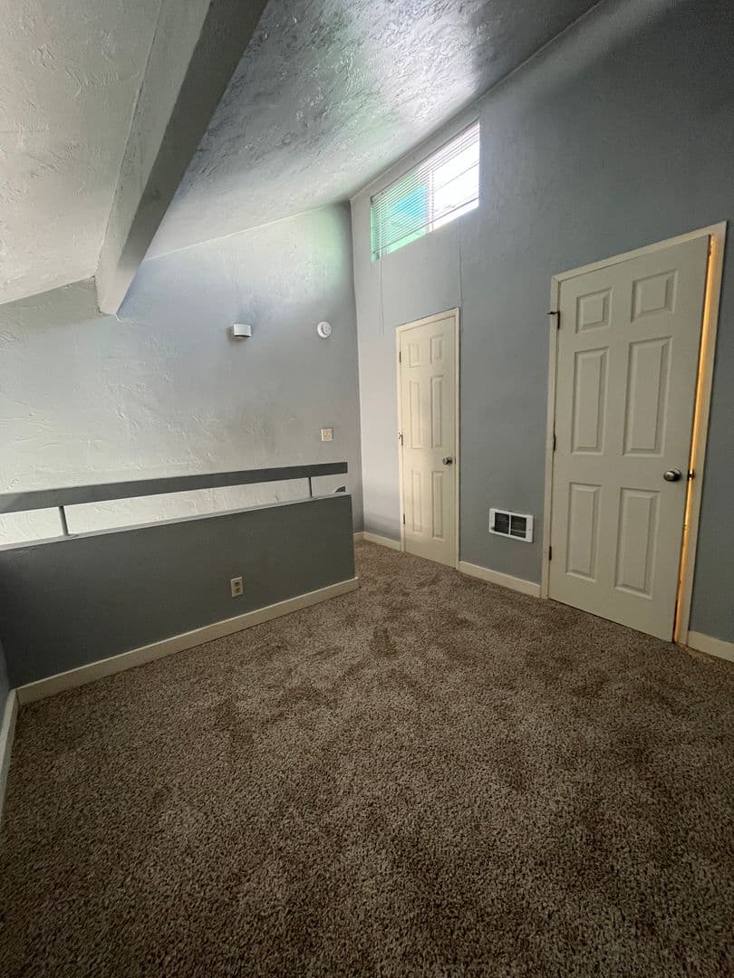 Eugene Apartment: 95 W 15th  # 30