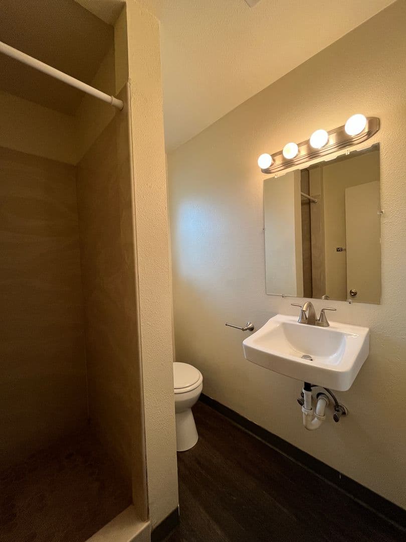 Eugene Apartment: 765 E 18th  #8
