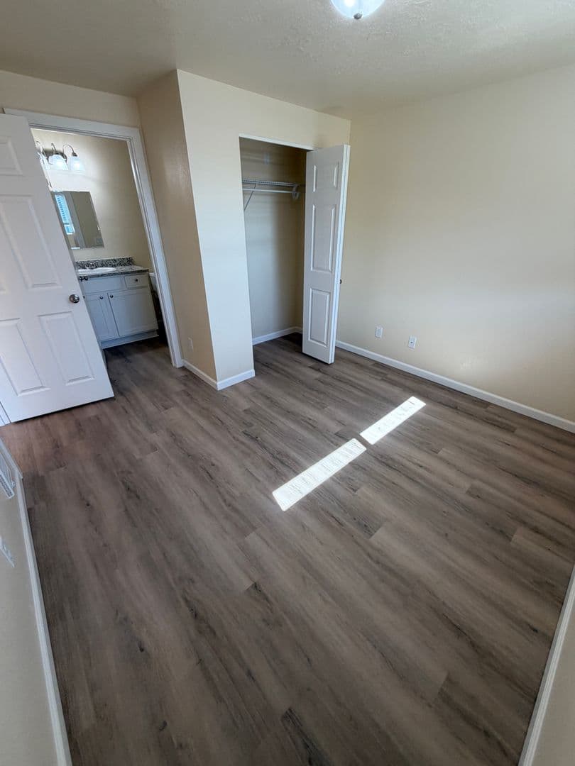 Albany Apartment: 2215 Elm St SW