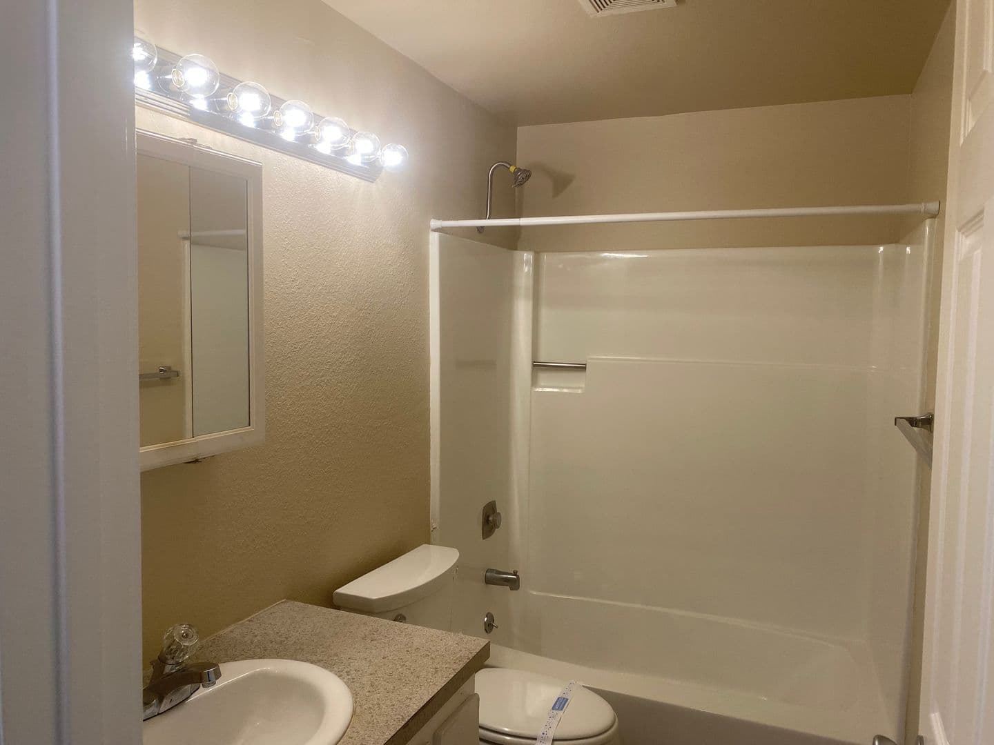 Corvallis Apartment: 457-B SE Lilly Ave