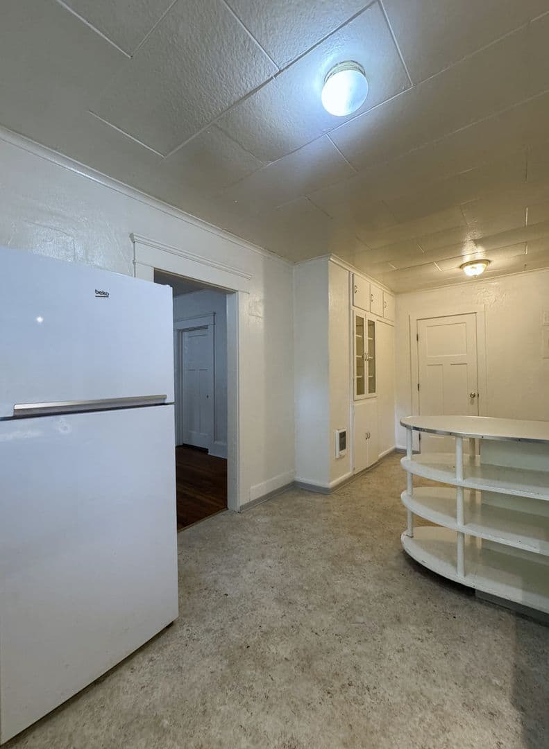 Eugene Apartment: 1091 W. 11th #01