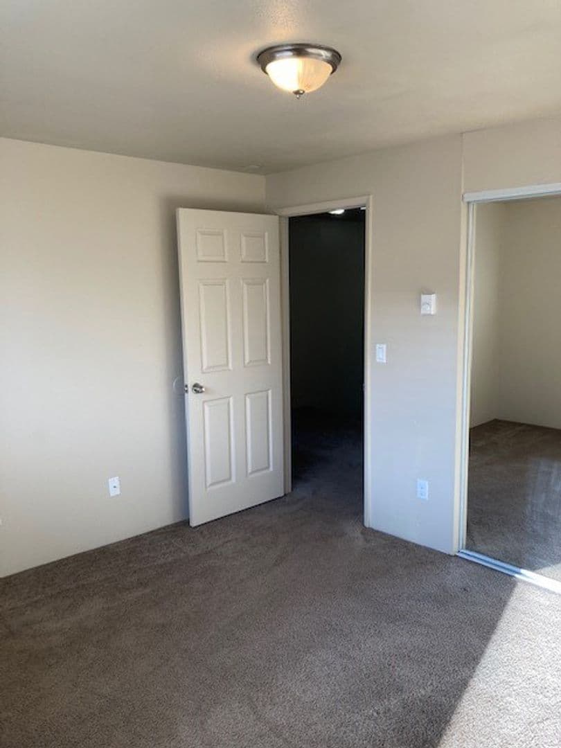 Corvallis Apartment: 1407 NW Kings Blvd.