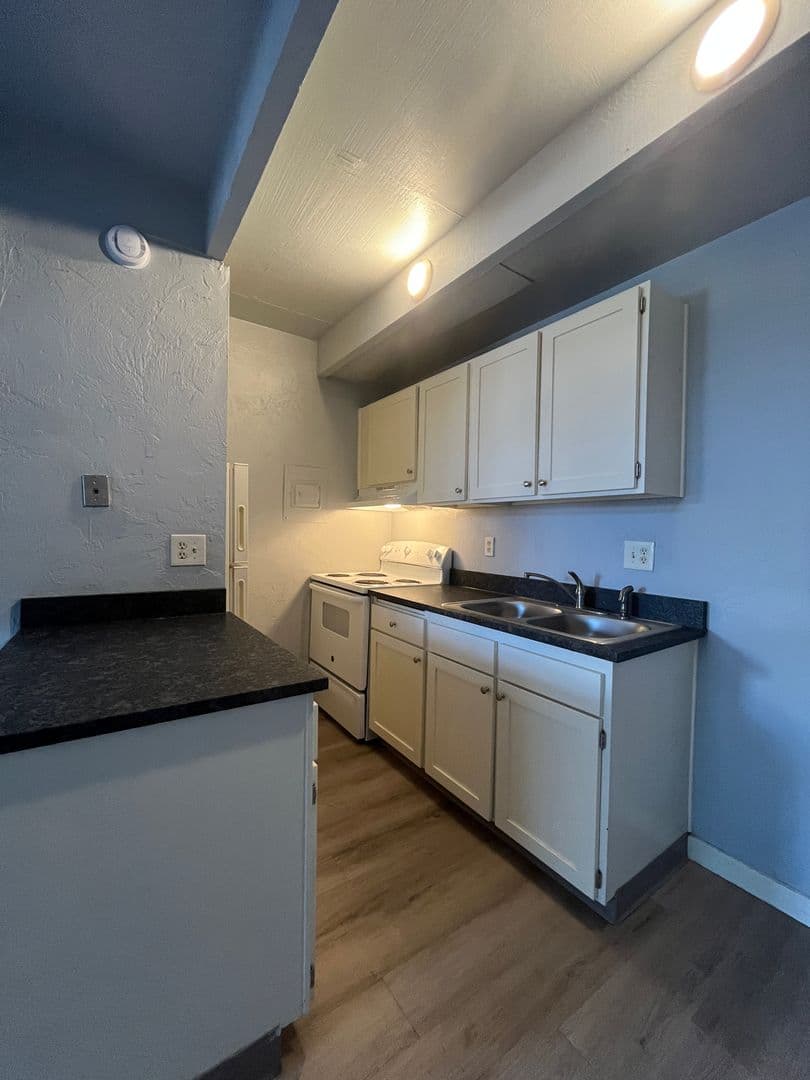 Eugene Apartment: 95 W 15th  # 30