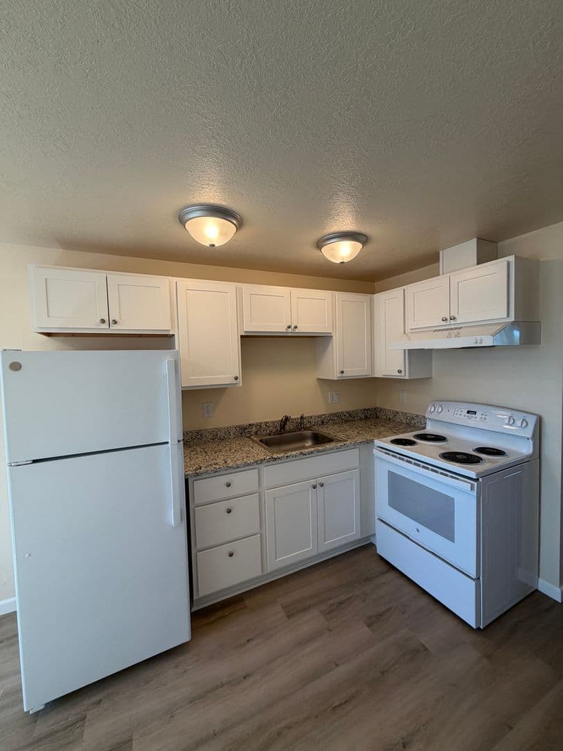 Albany Apartment: 2215 Elm St SW