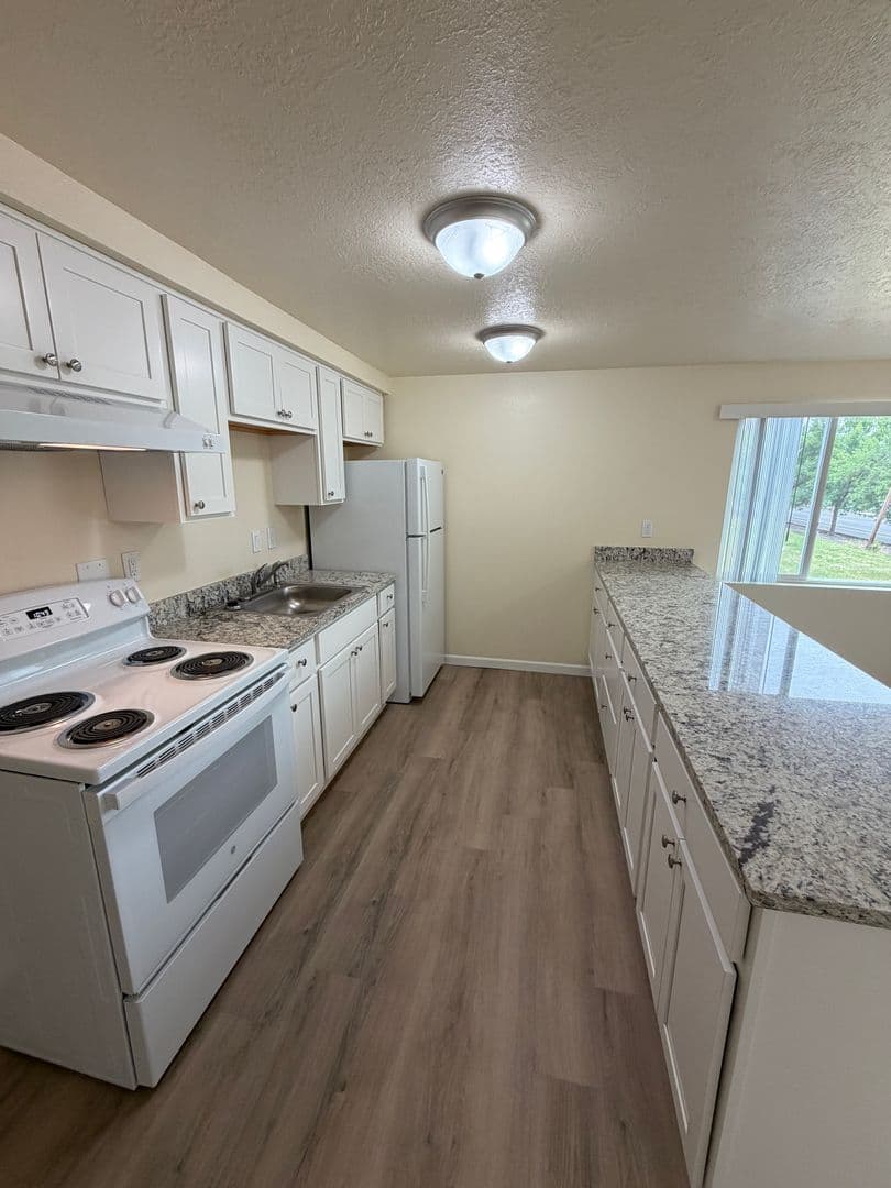 Albany Apartment: 2215 Elm St SW