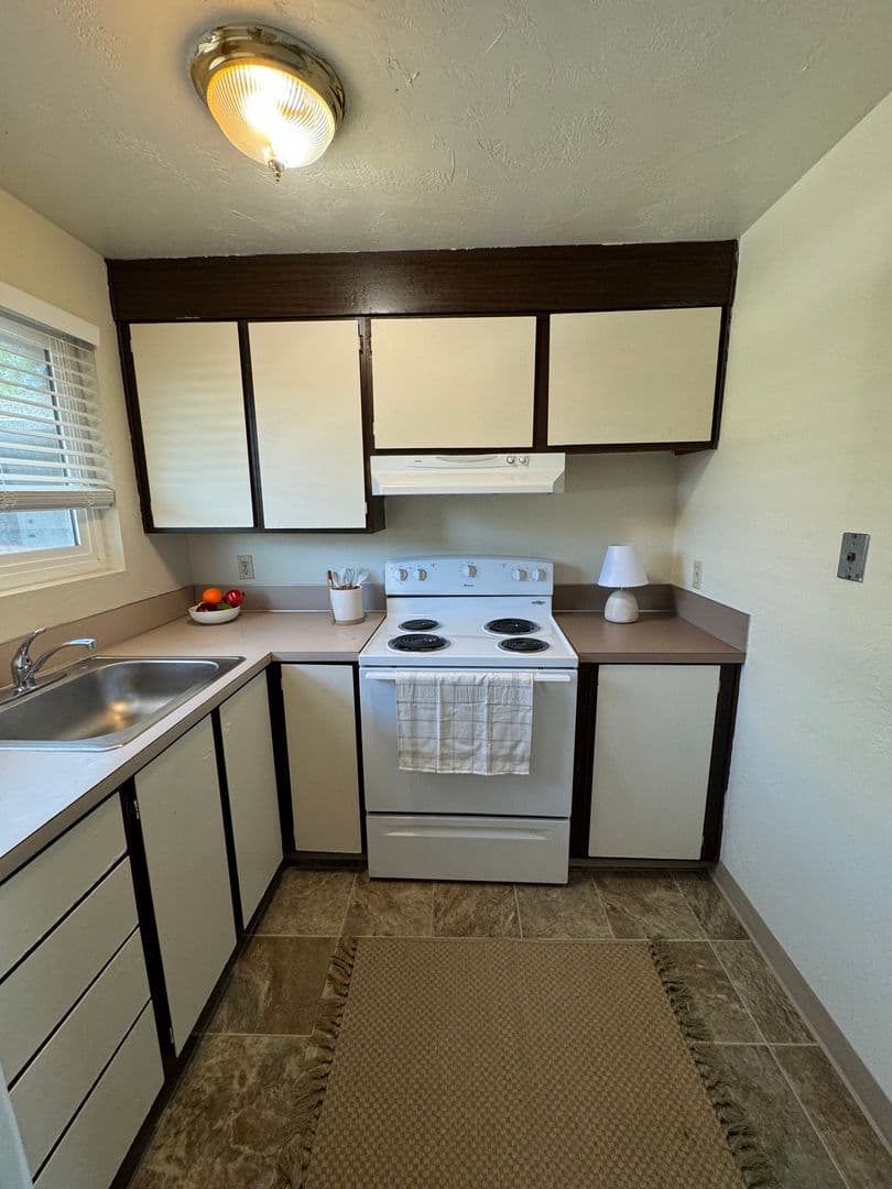 Corvallis Apartment: 950 NW Sycamore Ave #12