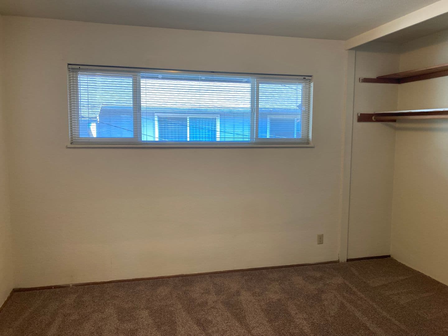 Eugene Apartment: 1661 Ferry St. #07