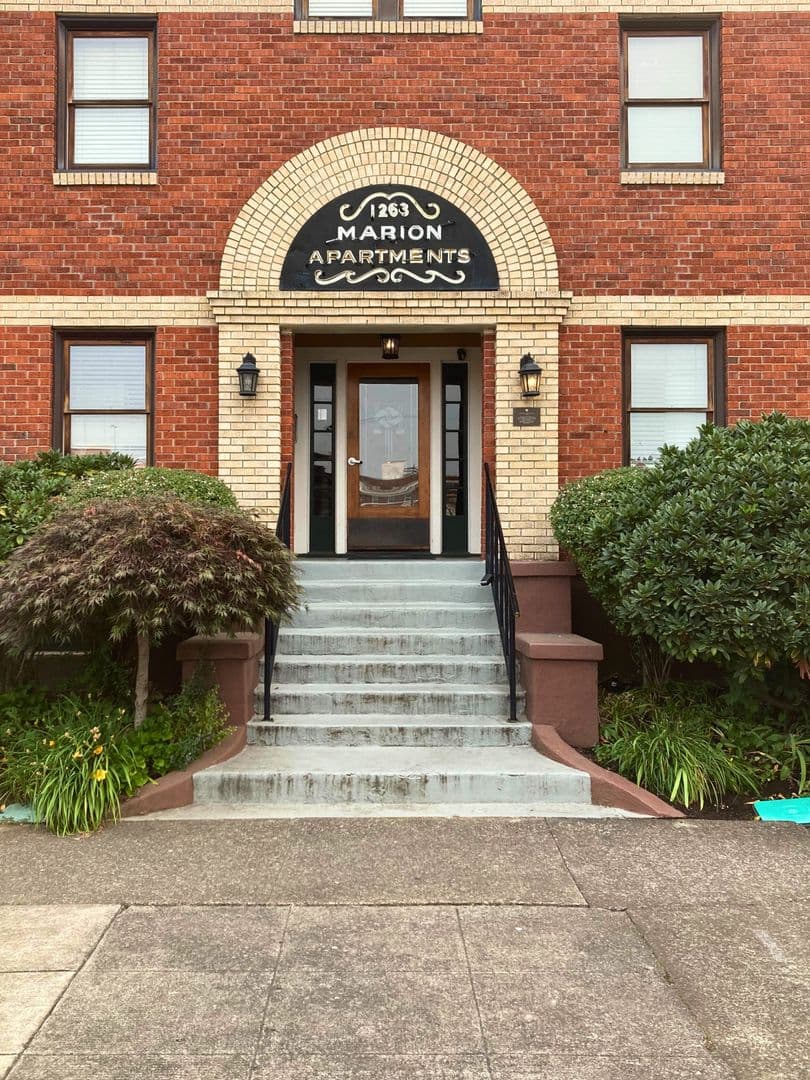 Eugene Apartment: 1263 Oak St - 301