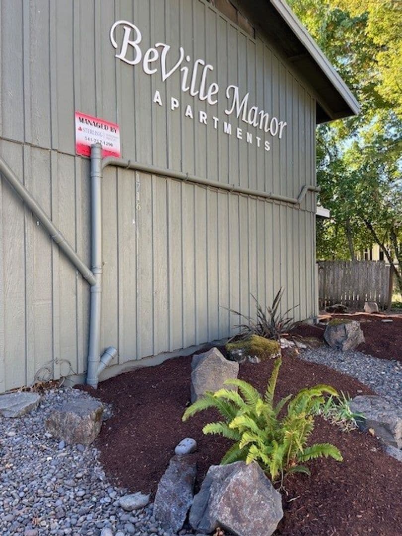 Philomath Apartment: 1716 Applegate Street, #2