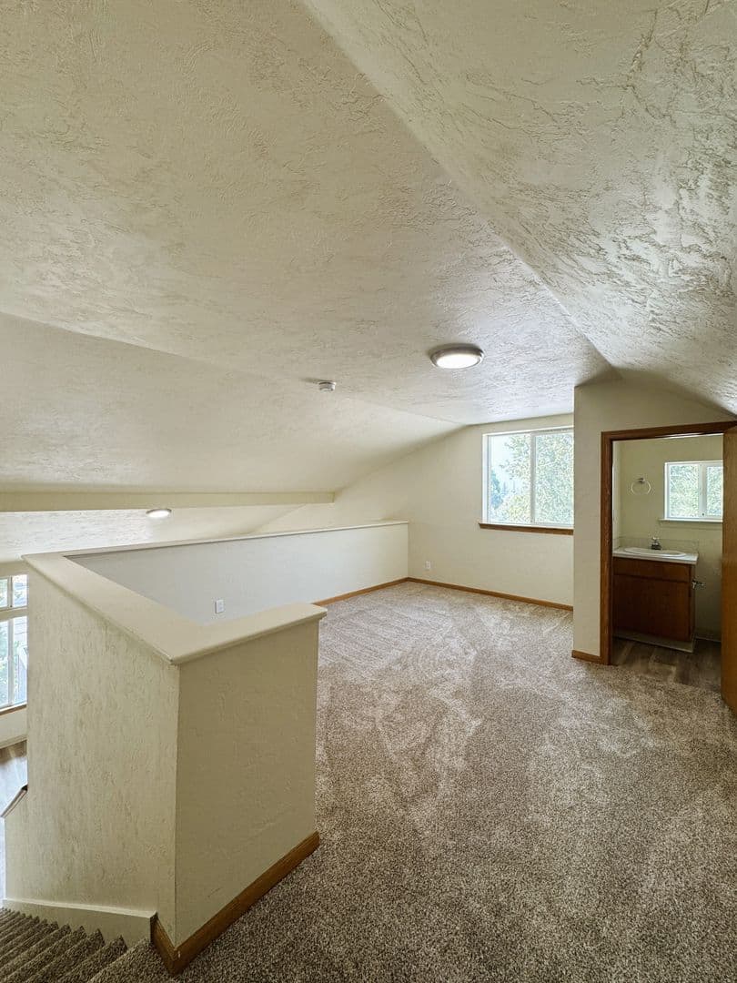 Eugene Apartment: 88 Lincoln St