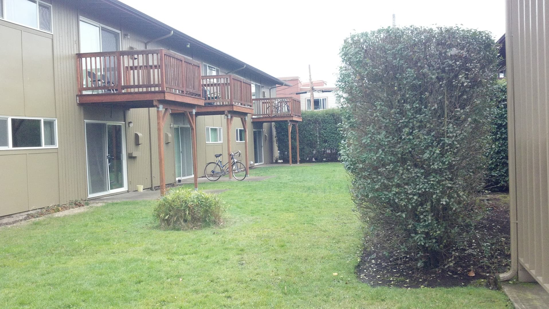 Eugene Apartment: 1671 Ferry St. #10