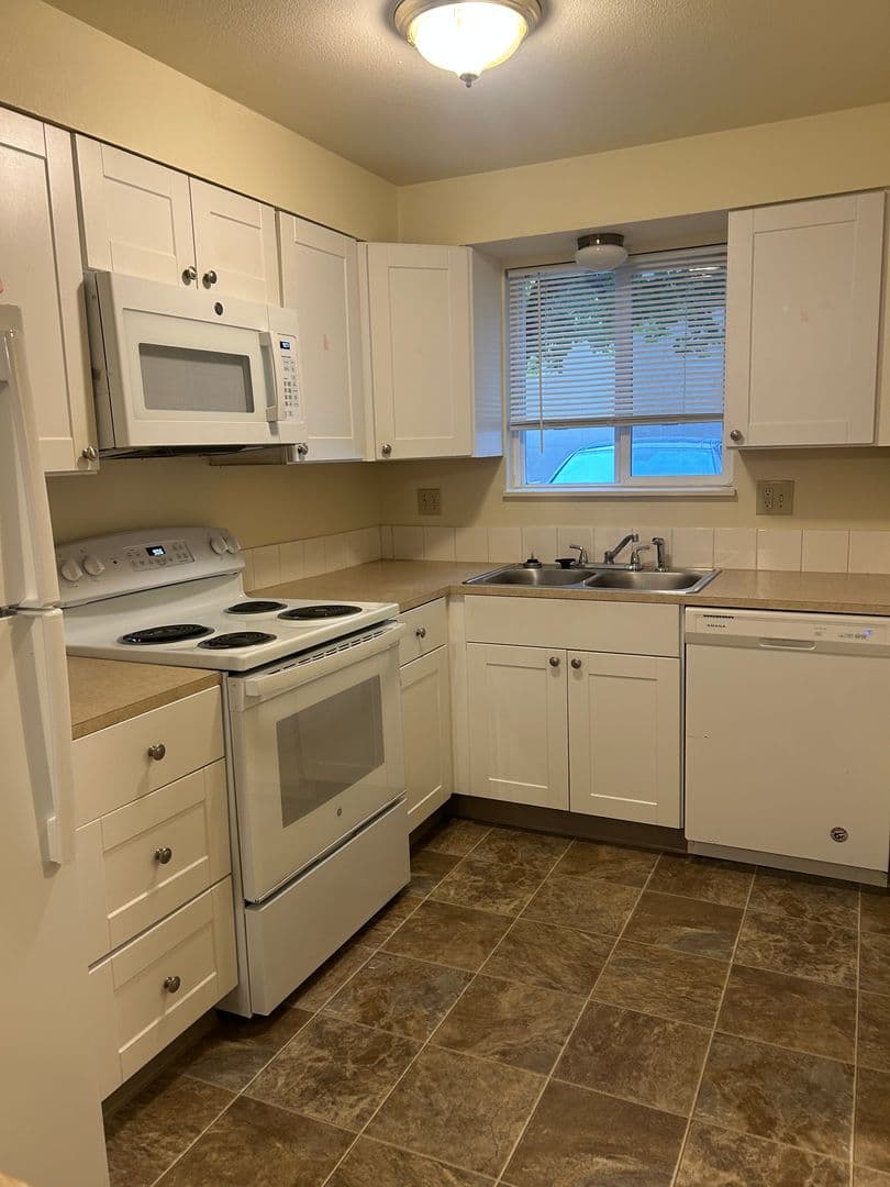 Albany Apartment: 505 27th Ave., SE #34