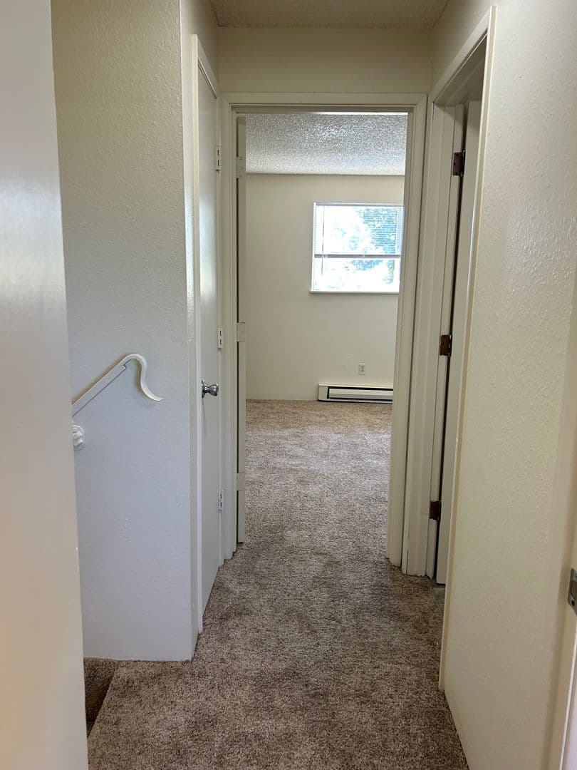 Albany Apartment: 505 27th Ave., SE #31