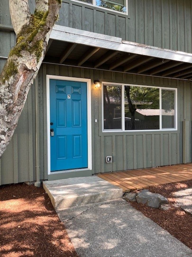 Philomath Apartment: 1716 Applegate Street, #2
