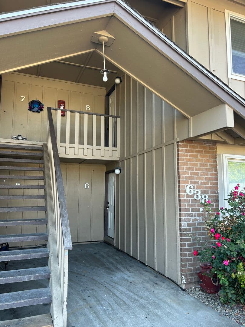 Albany Apartment: 638 32nd Ave SE #8