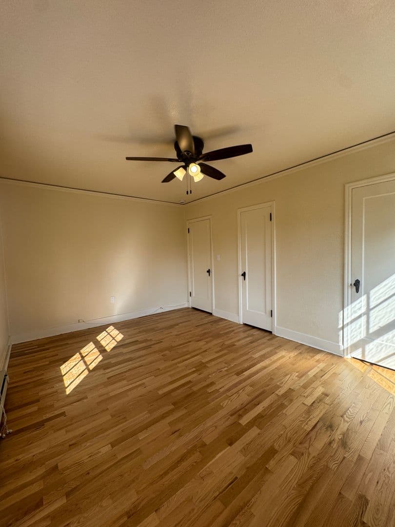 Eugene Apartment: 360 W 13th St
