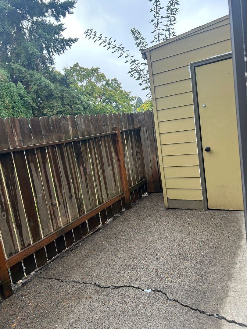 Albany Apartment: 505 27th Ave., SE #34