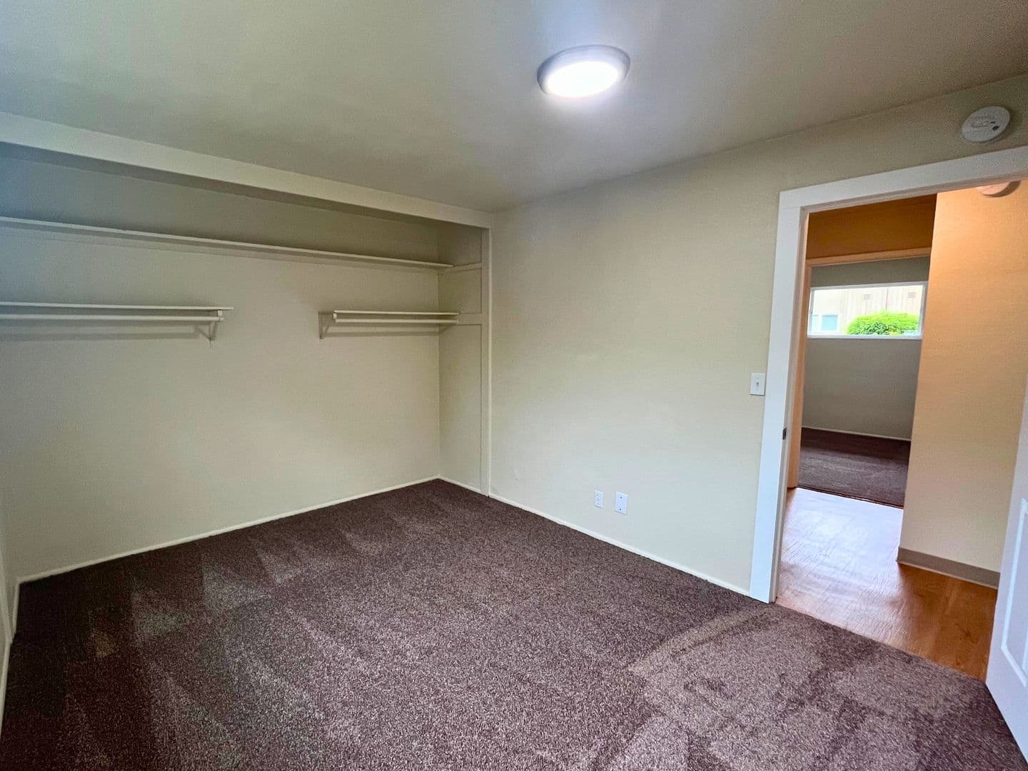 Eugene Apartment: 1671 Ferry St. #10