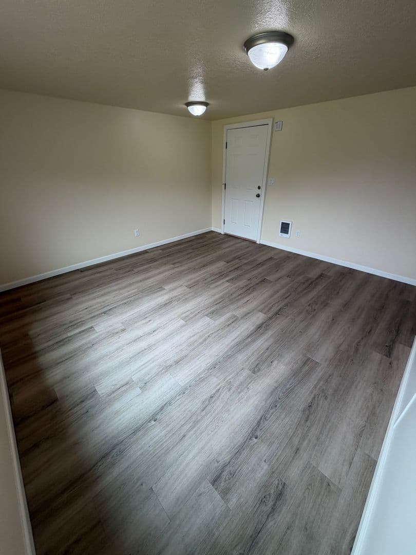Albany Apartment: 2215 Elm St SW