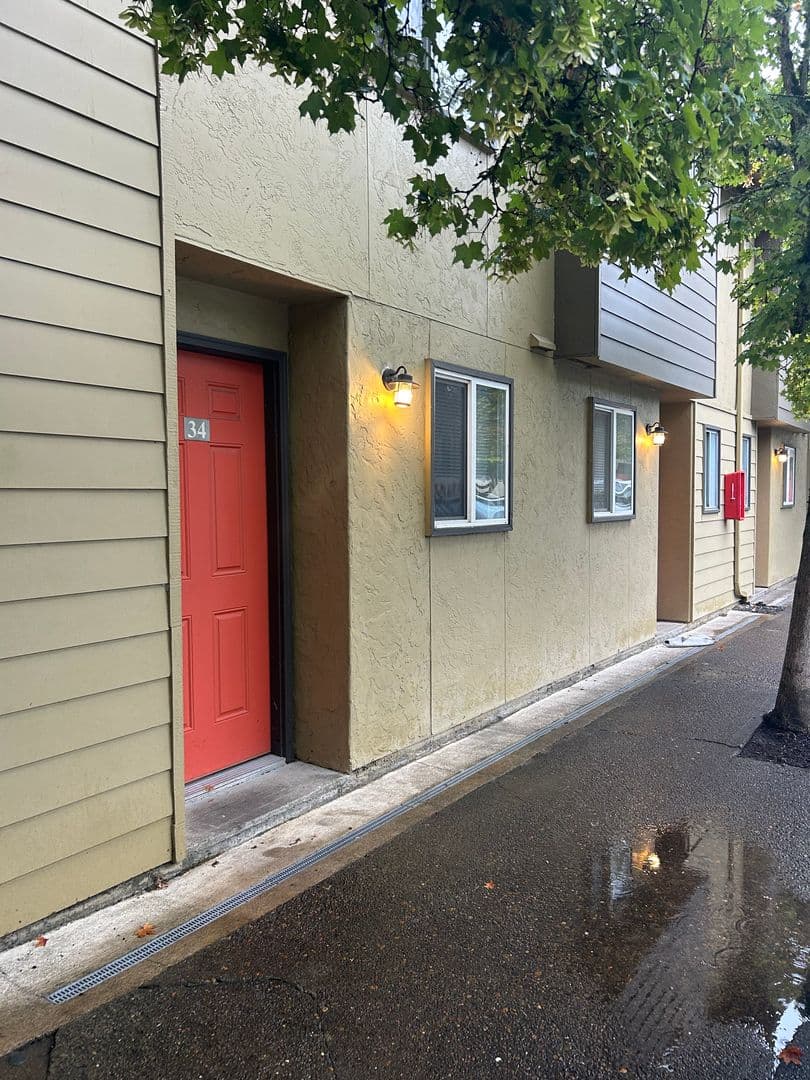 Albany Apartment: 505 27th Ave., SE #34