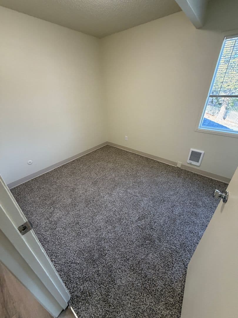 Corvallis Apartment: 755 NW 3rd St - 24