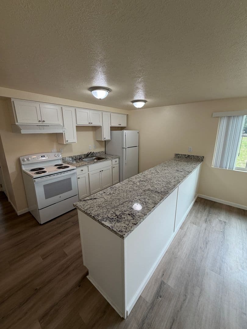 Albany Apartment: 2215 Elm St SW