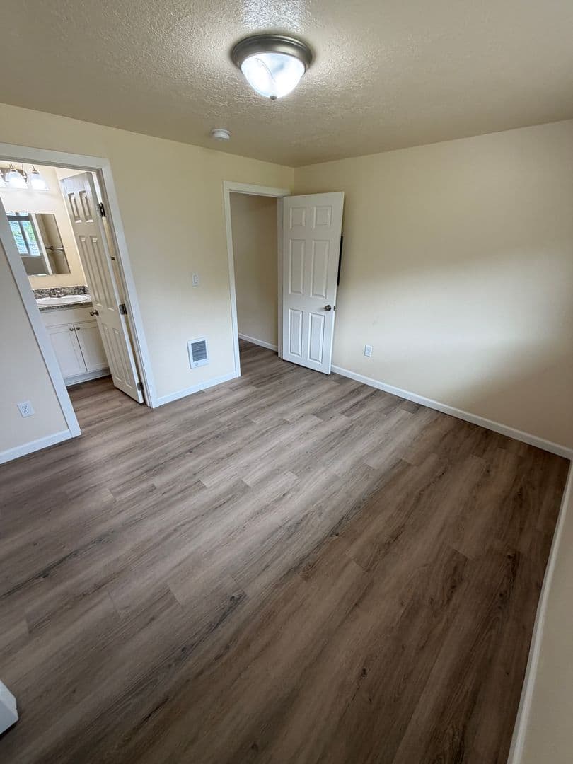 Albany Apartment: 2215 Elm St SW