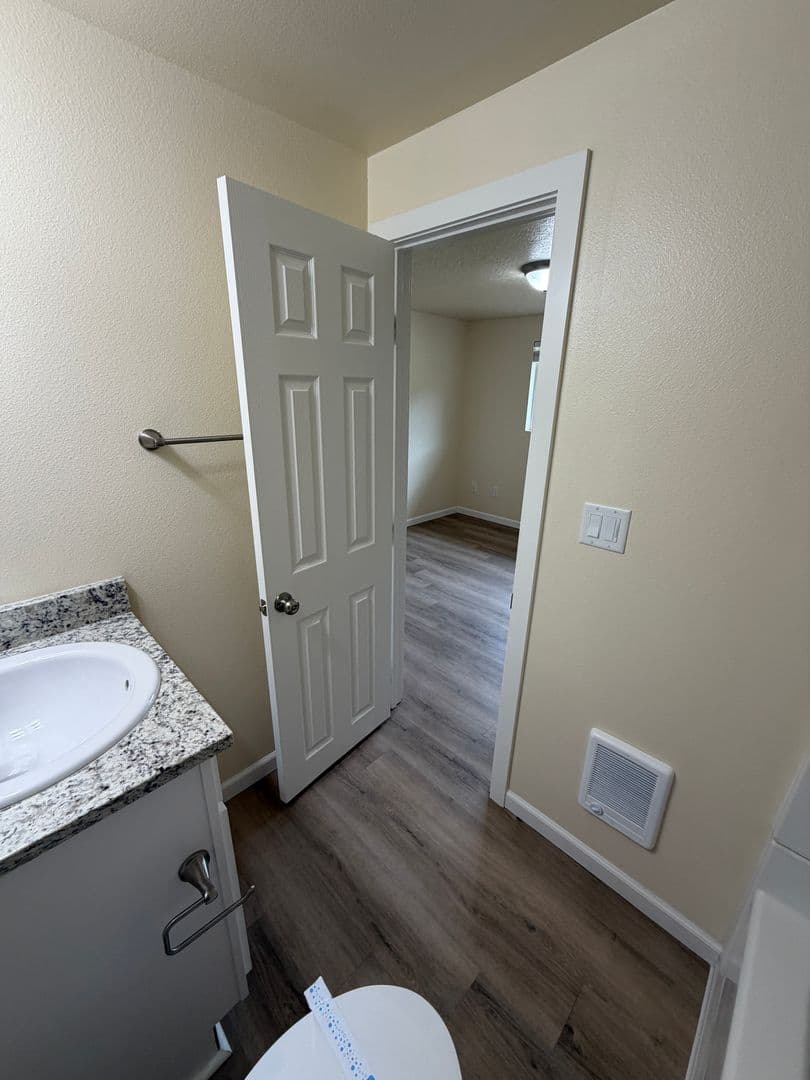Albany Apartment: 2215 Elm St SW