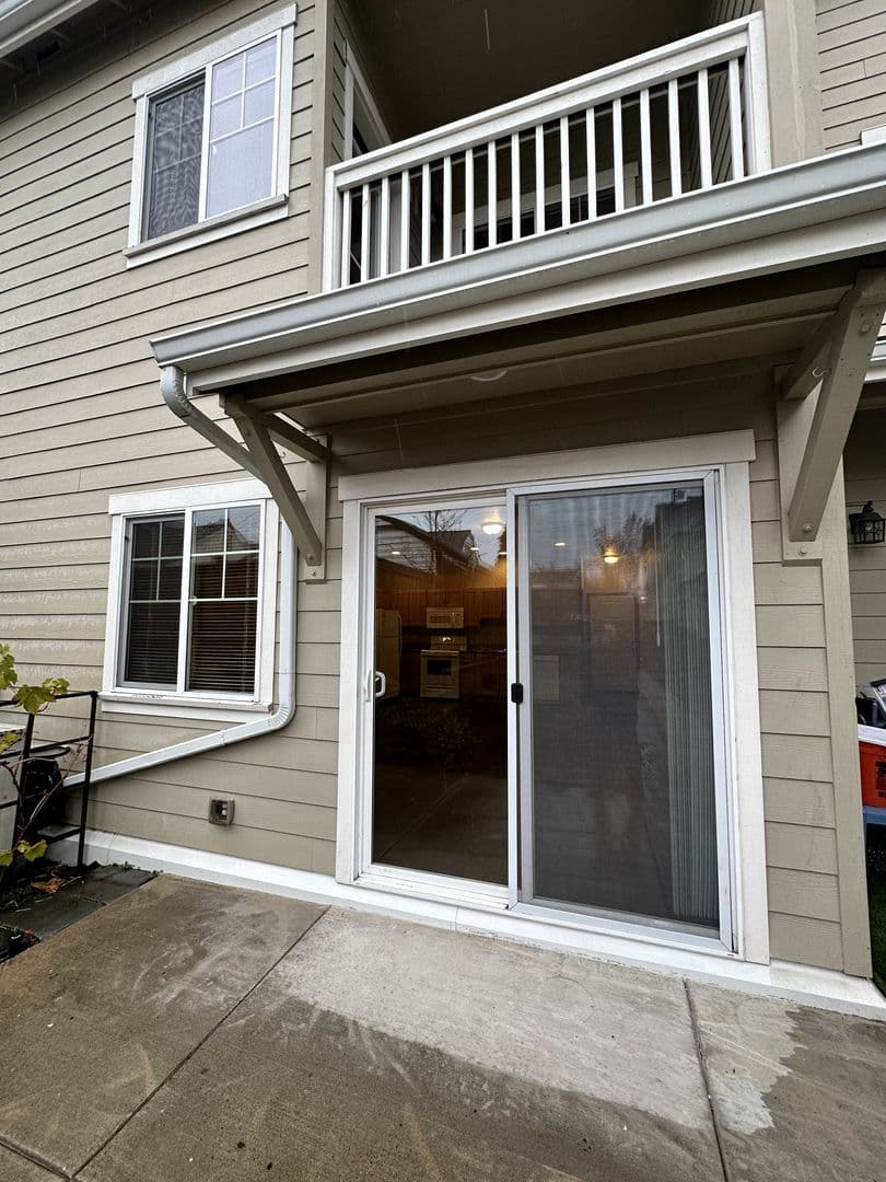 Eugene Apartment: 82 East 19th Alley
