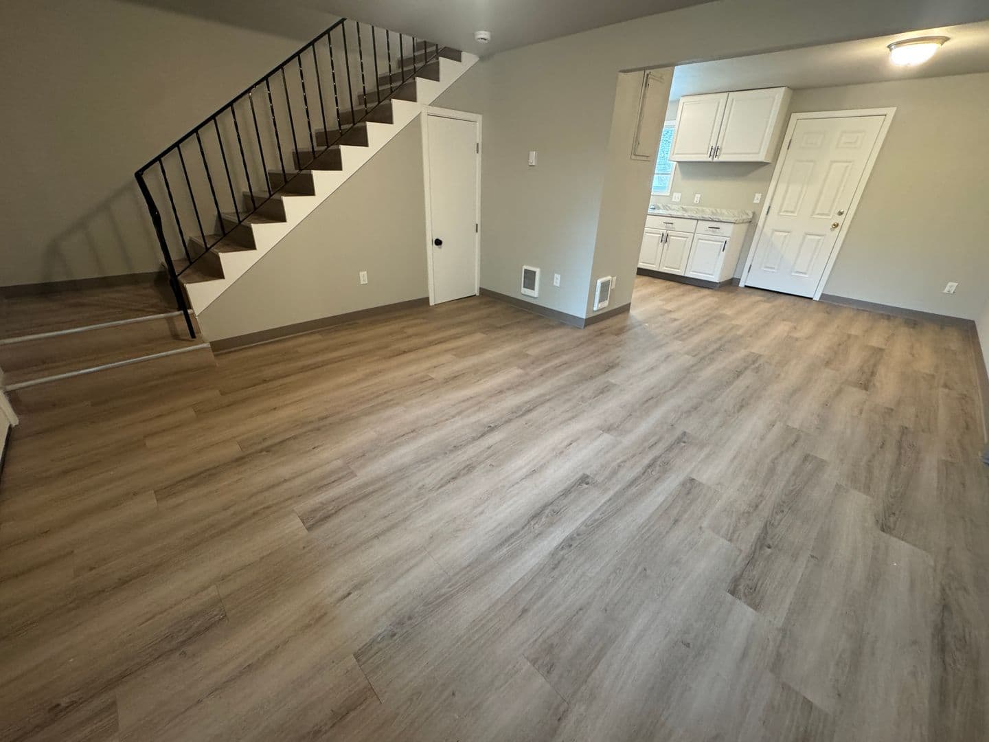 Philomath Apartment: 1716 Applegate Street, #2