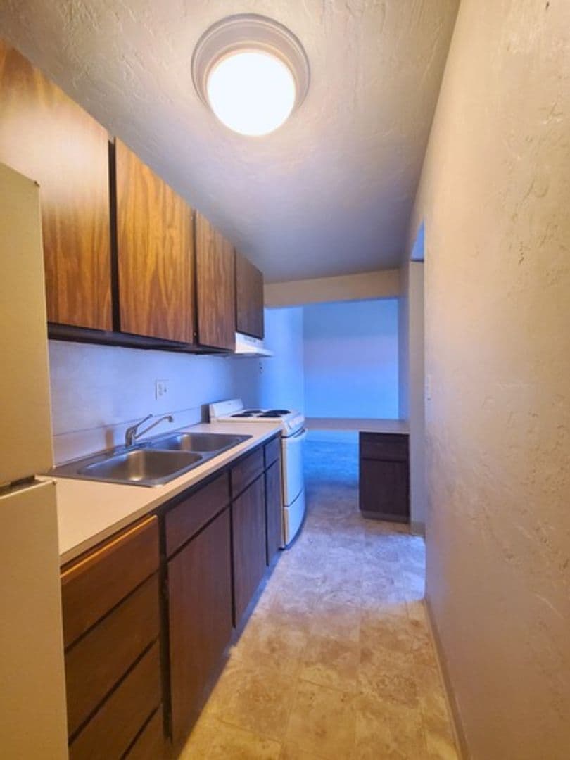 Eugene Apartment: 95 W 15th  # 35