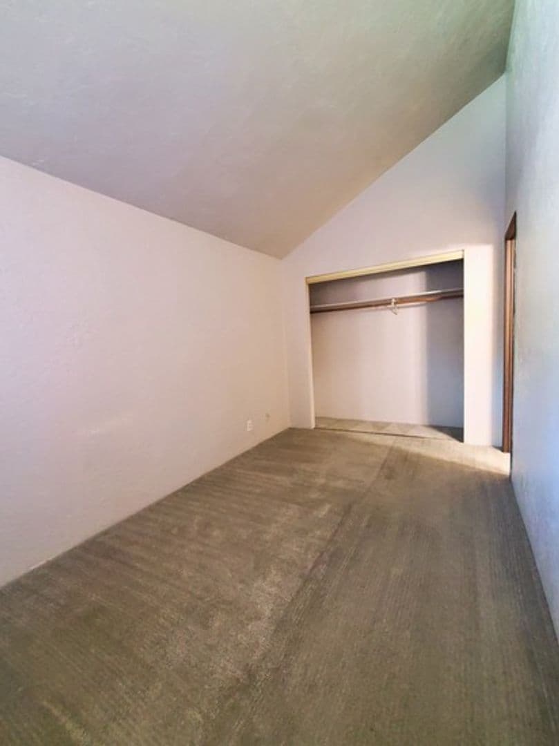 Eugene Apartment: 95 W 15th  # 35