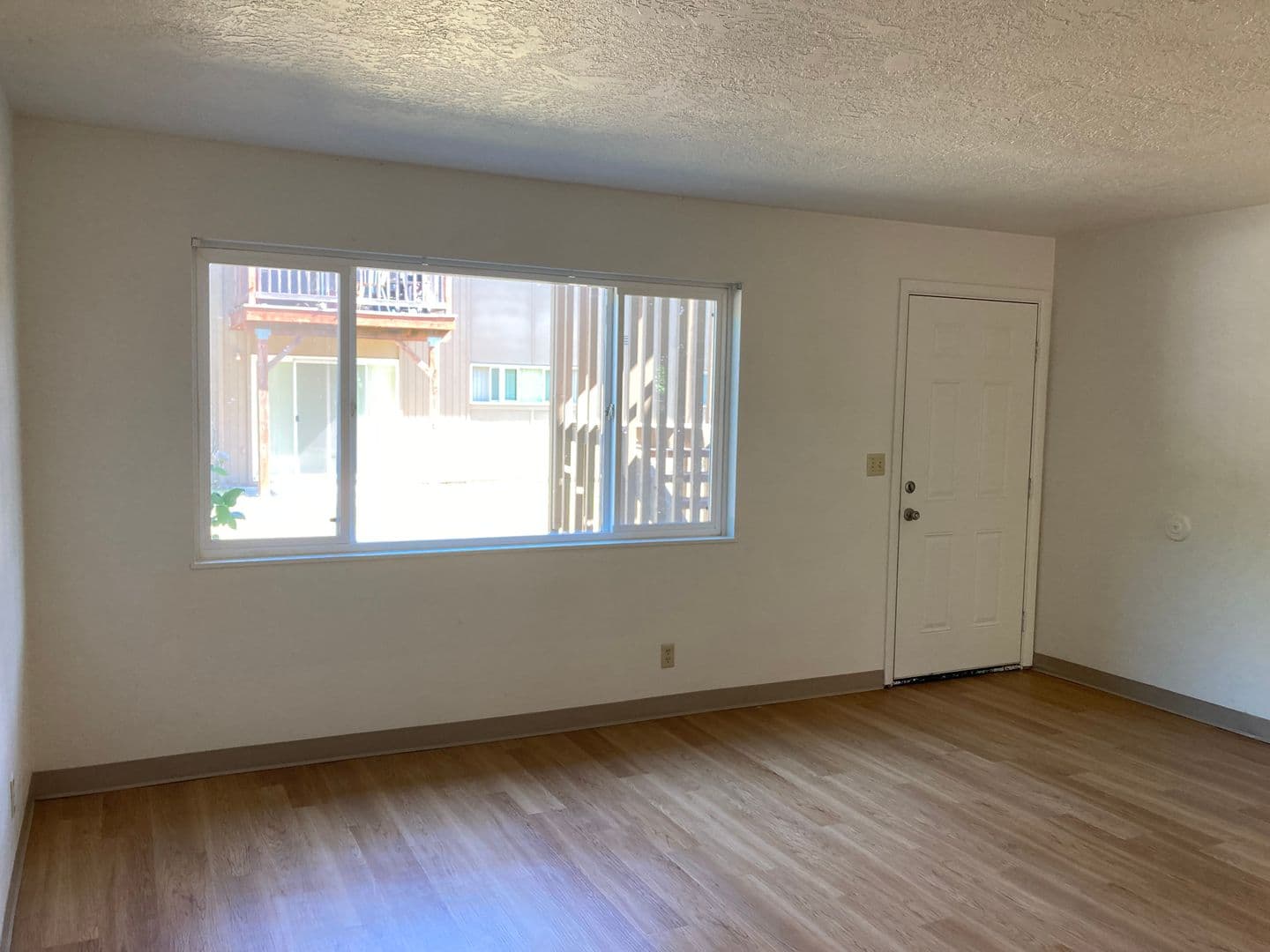Eugene Apartment: 1671 Ferry St. #09
