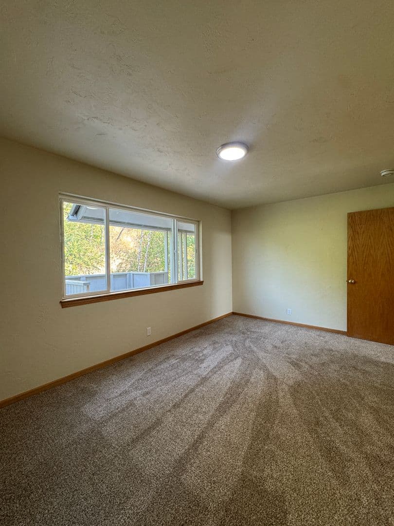 Eugene Apartment: 88 Lincoln St
