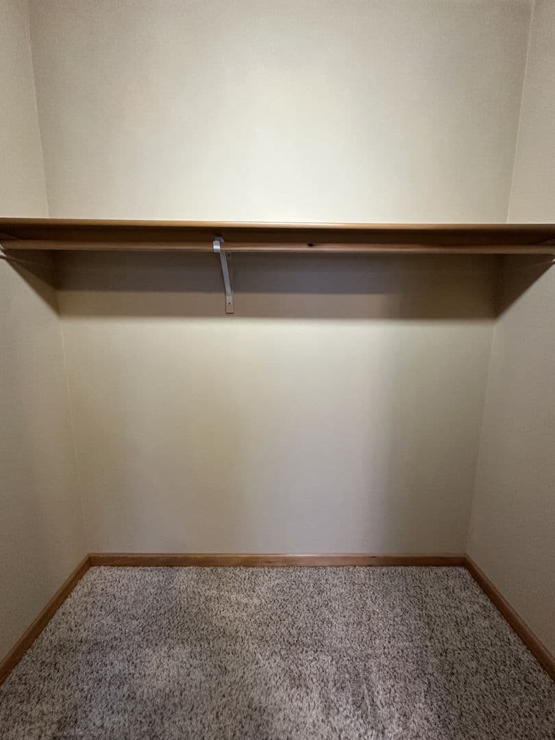 Eugene Apartment: 82 East 19th Alley