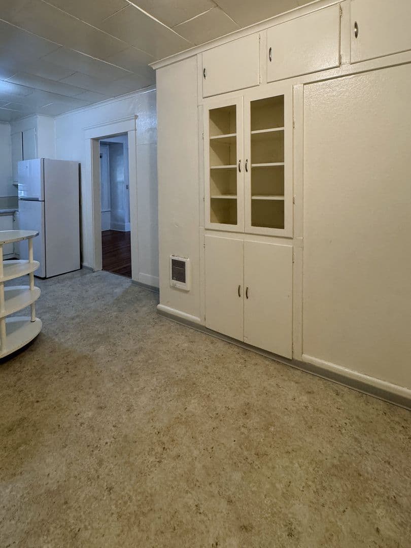 Eugene Apartment: 1091 W. 11th #01