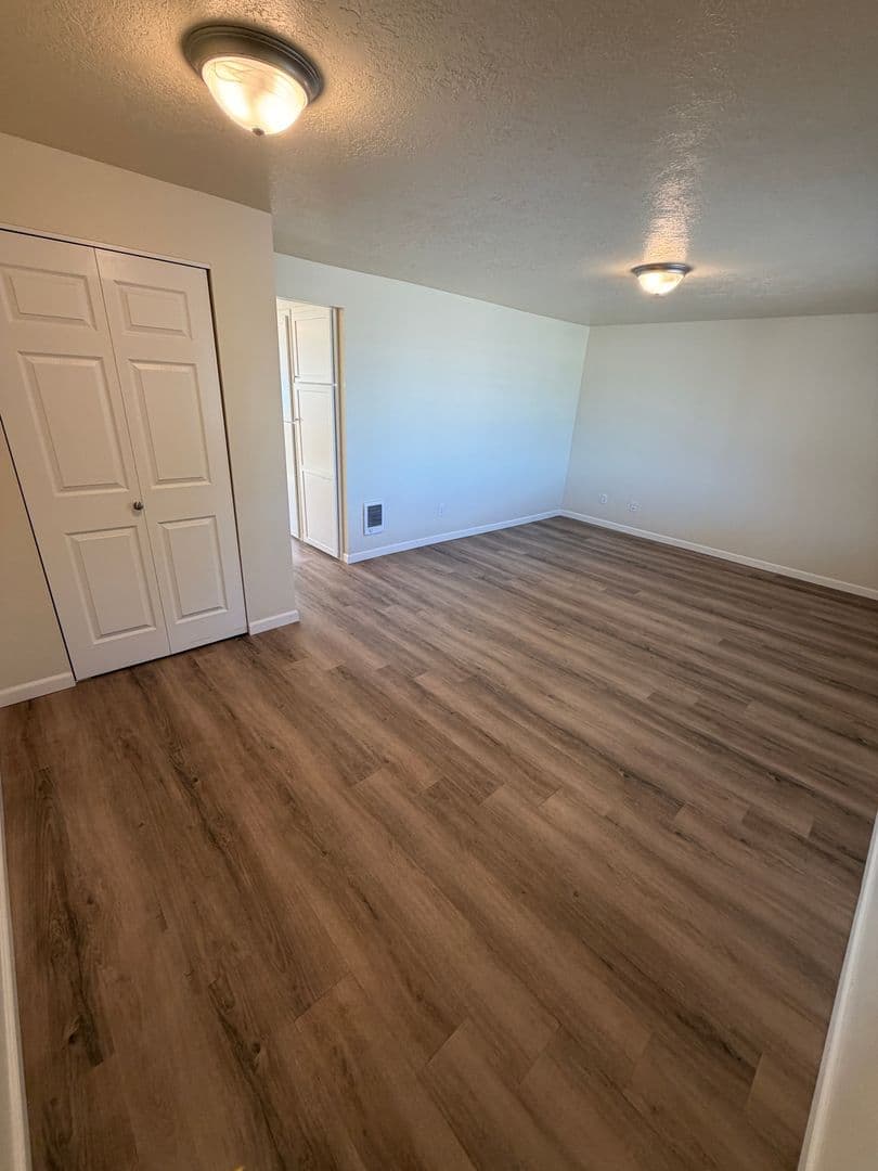 Albany Apartment: 2215 Elm St SW