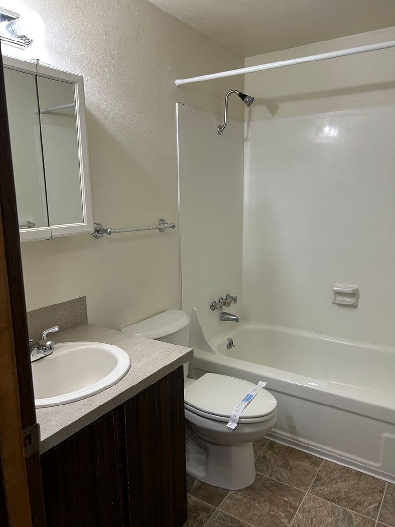 Corvallis Apartment: 950 NW Sycamore Ave #9