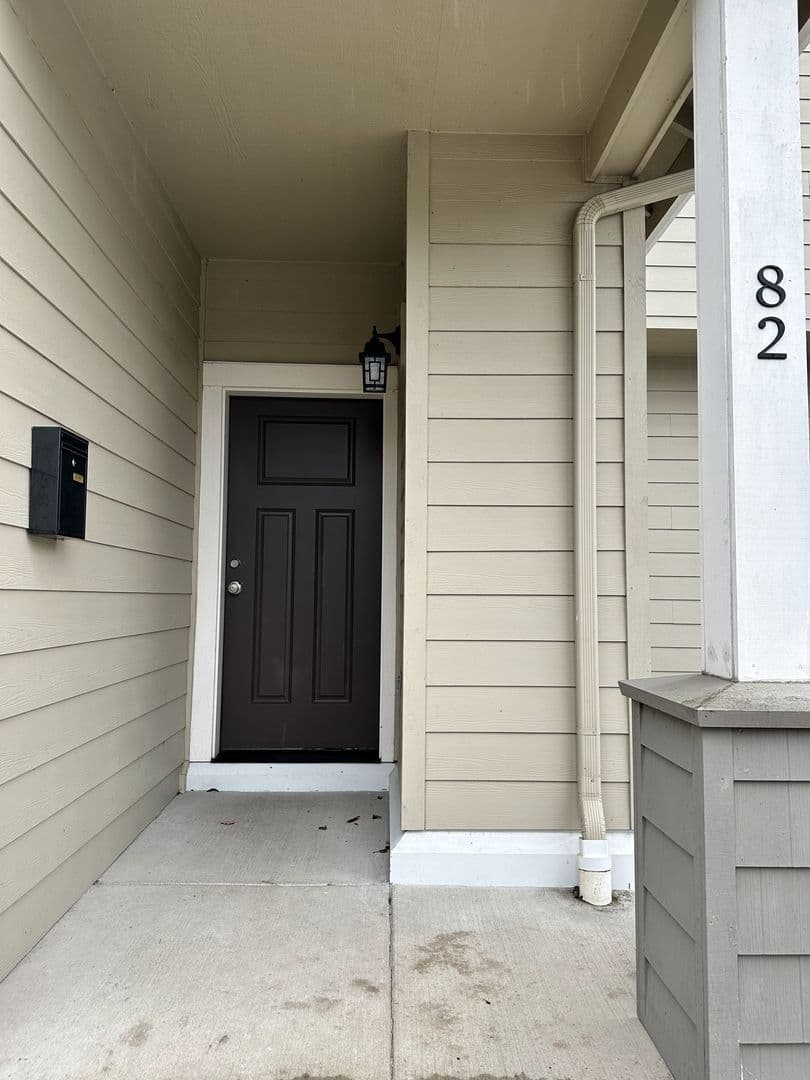 Eugene Apartment: 82 East 19th Alley