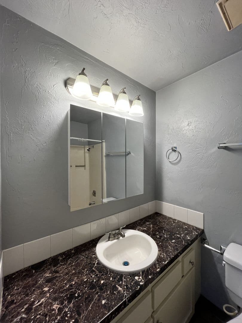 Eugene Apartment: 95 W 15th  # 30