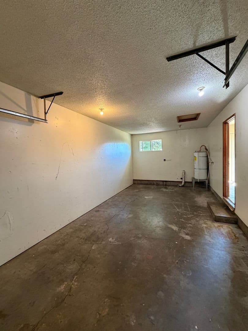 Albany Apartment: 1373 27th Ave SE
