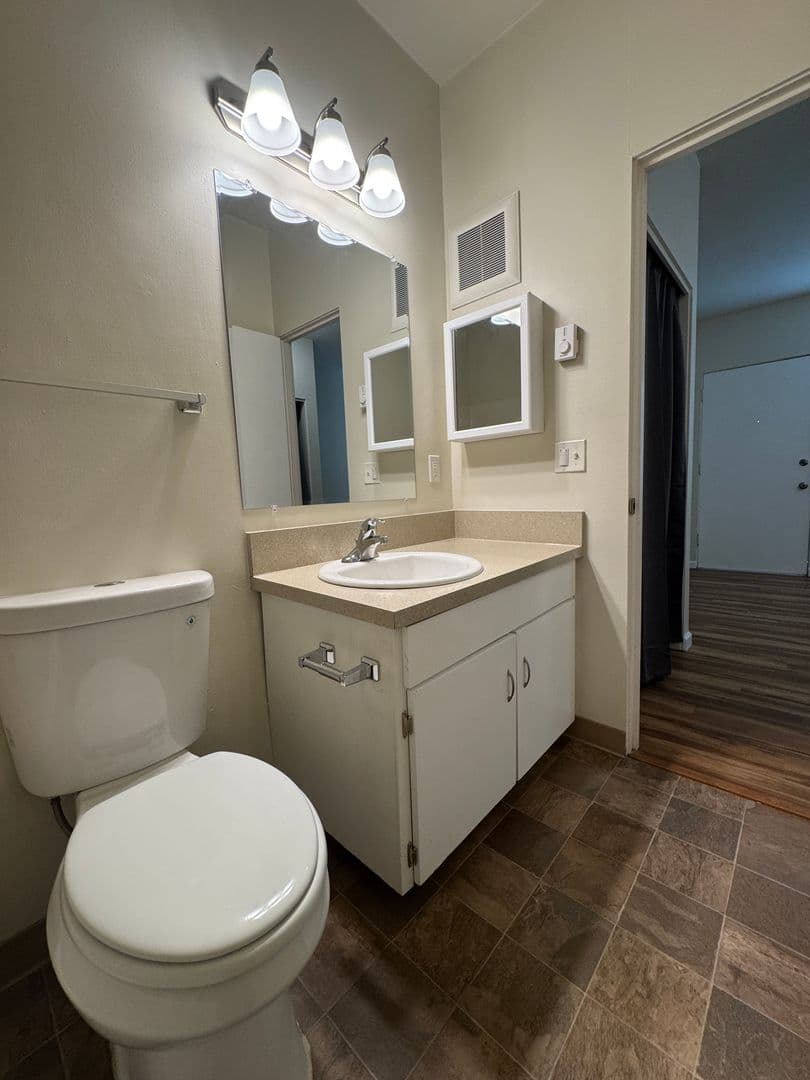 Eugene Apartment: 1247  W. 6th #06