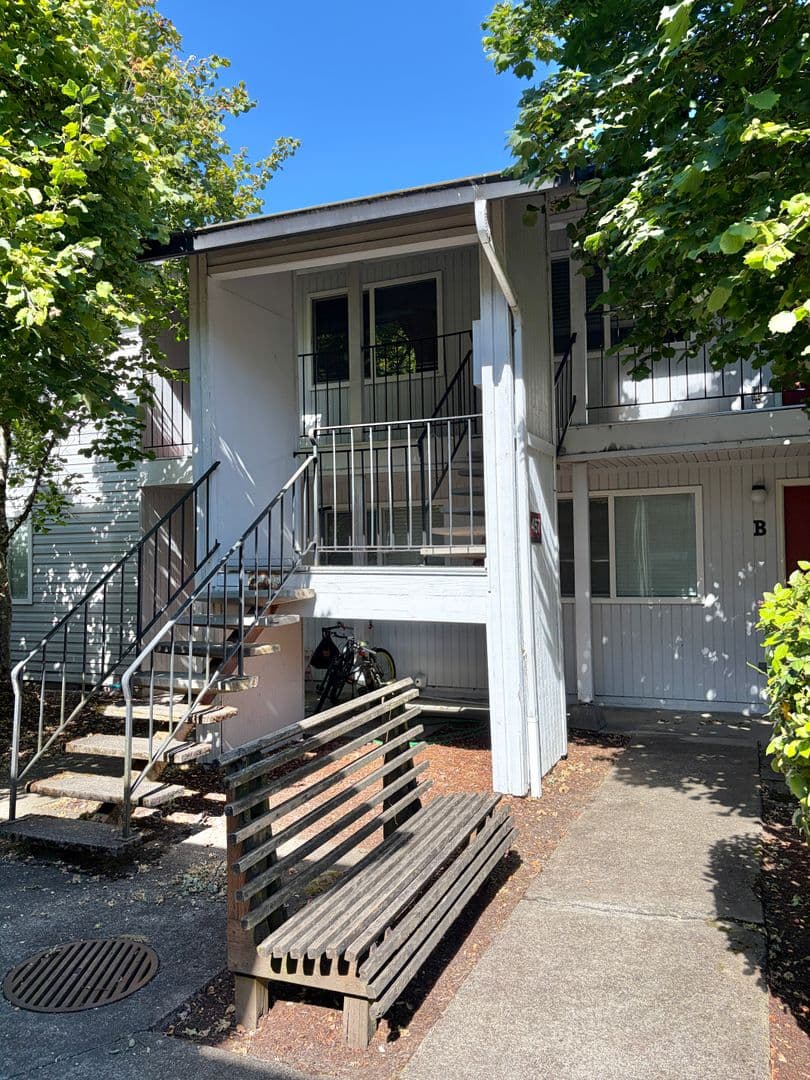 Corvallis Apartment: 457-B SE Lilly Ave