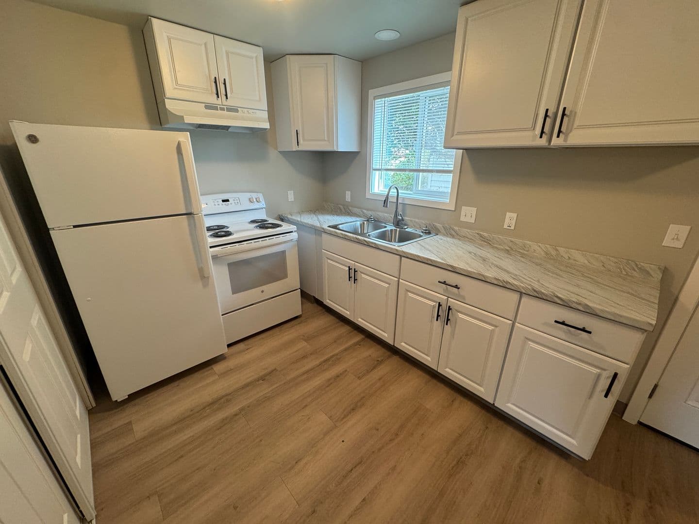 Philomath Apartment: 1716 Applegate Street, #2