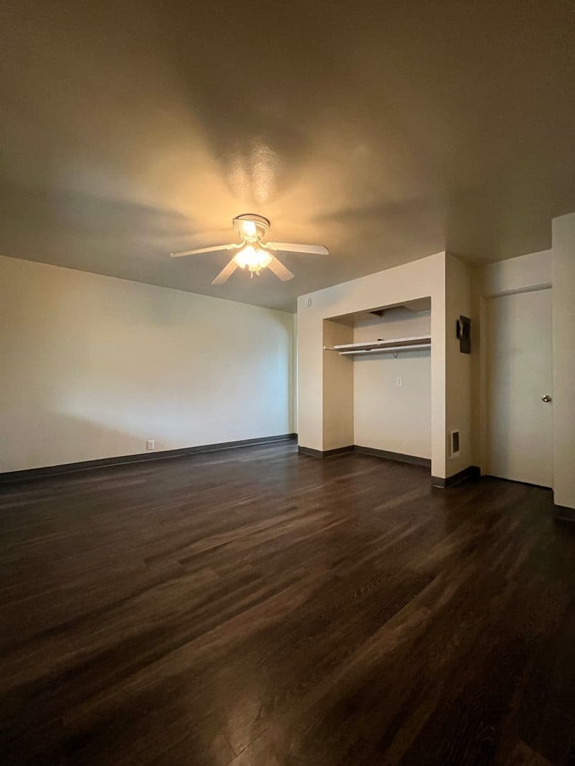 Eugene Apartment: 765 E 18th  #8