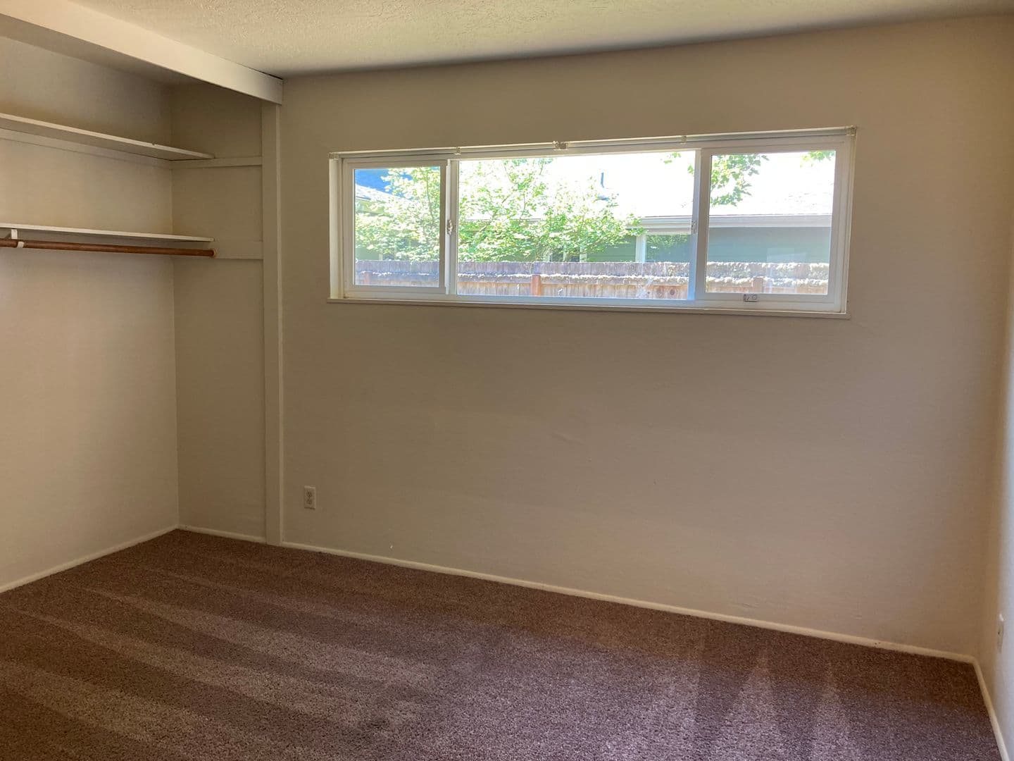 Eugene Apartment: 1671 Ferry St. #09