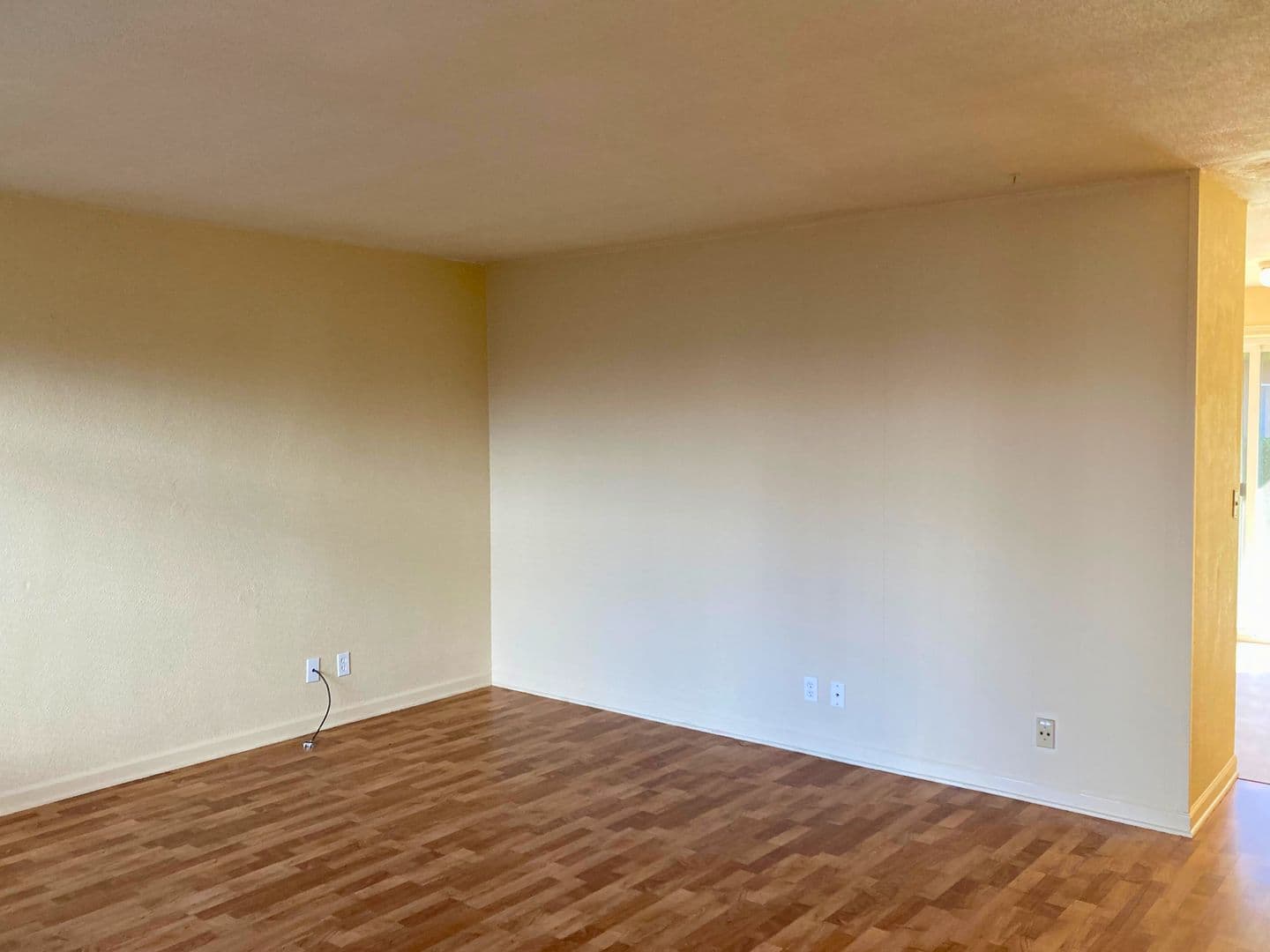 Eugene Apartment: 1661 Ferry St. #04