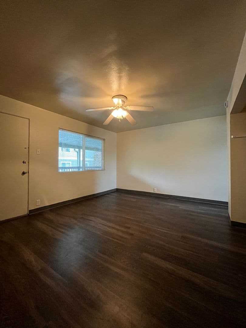 Eugene Apartment: 765 E 18th  #8