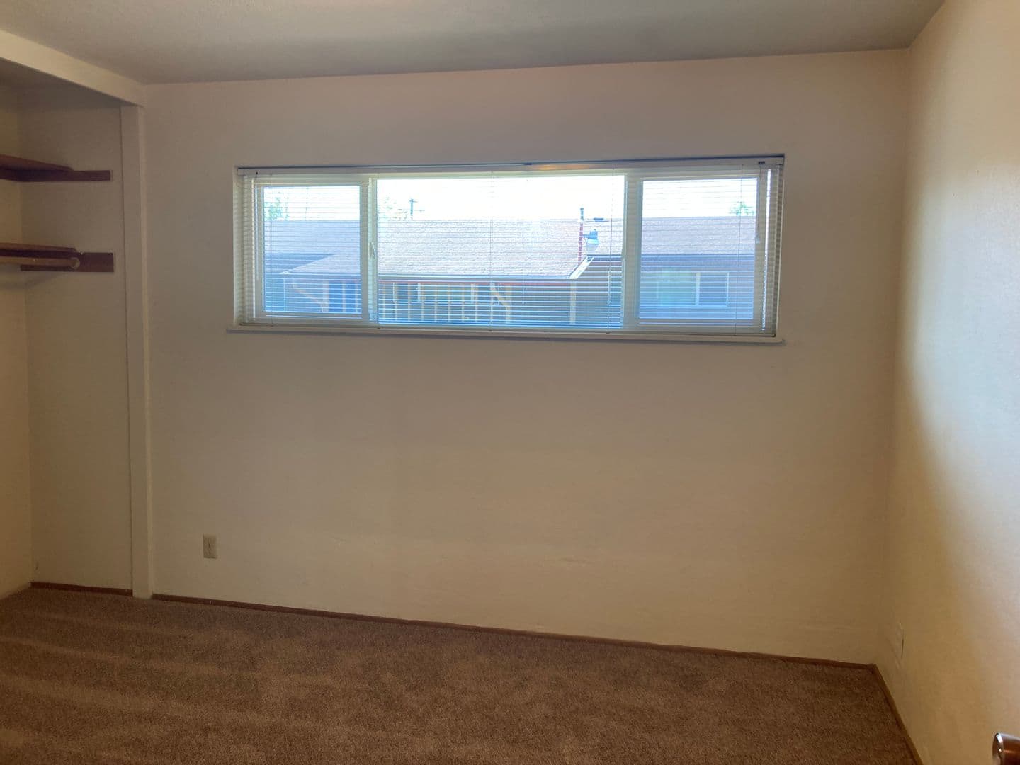 Eugene Apartment: 1661 Ferry St. #07